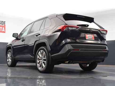 Used 2019 Toyota RAV4 XLE Premium image 30