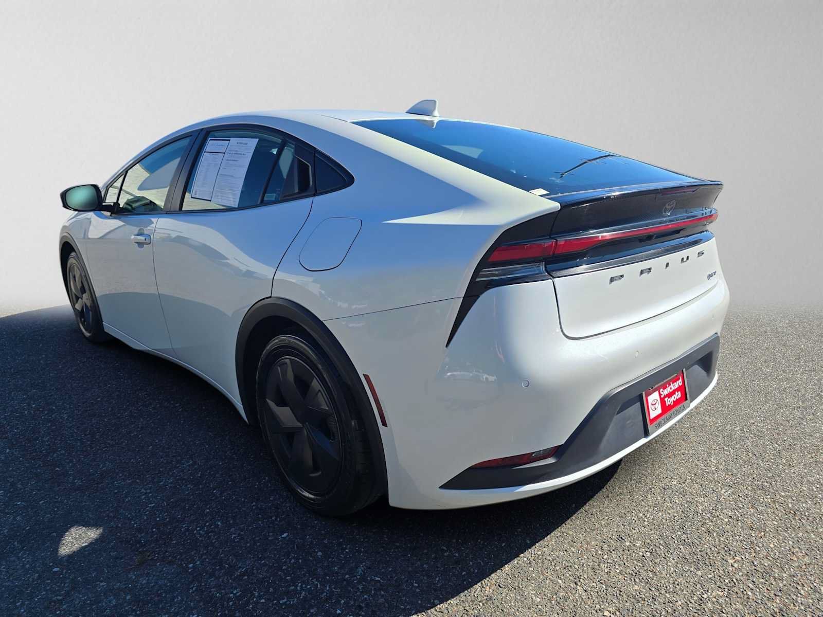 Certified 2025 Toyota Prius LE FWD image 5