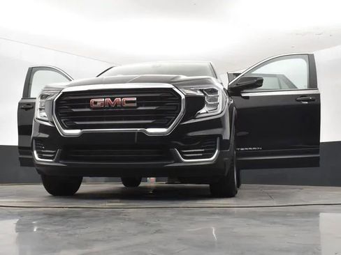 Used 2024 GMC Terrain SLE FWD image 11