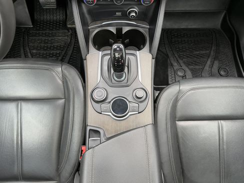 Used 2018 Alfa Romeo Stelvio Ti image 38