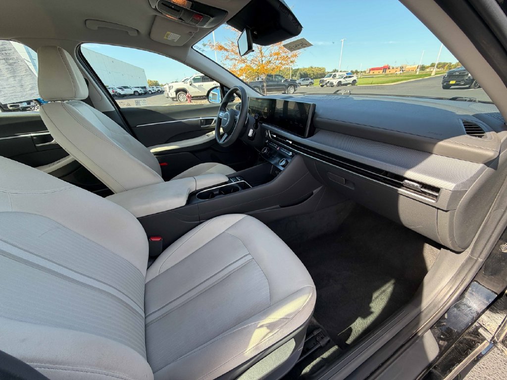 Used 2025 Hyundai Sonata SEL FWD image 24