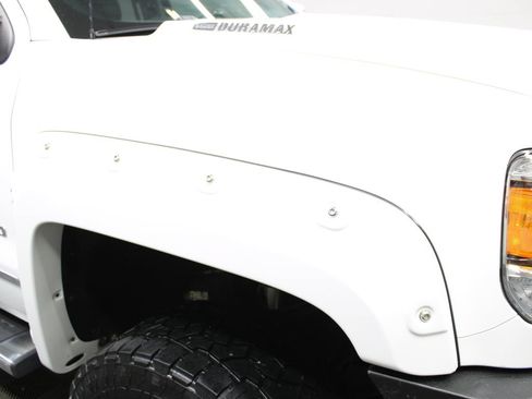 Used 2017 GMC Sierra 2500 Denali w/ Duramax Plus Package AWD/4WD image 25