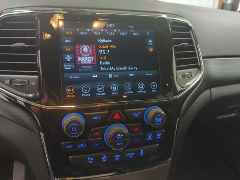 Used 2021 Jeep Grand Cherokee Laredo X AWD/4WD image 24