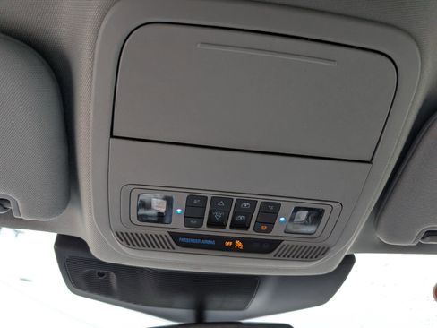 Used 2022 Ford Explorer XLT w/ Equipment Group 202A AWD/4WD image 24