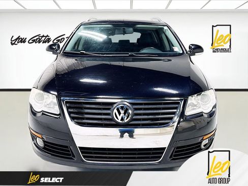 Used 2010 Volkswagen Passat Komfort FWD image 2