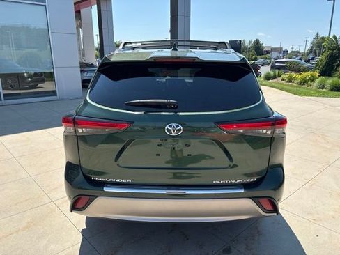 Used 2023 Toyota Highlander Platinum AWD/4WD image 6