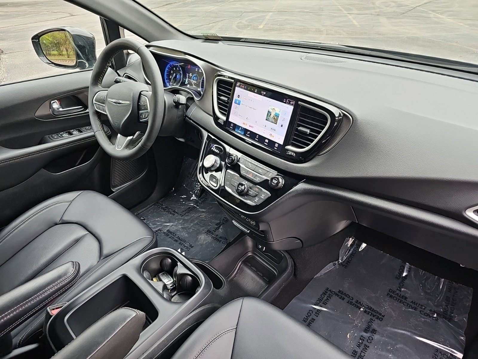 Used 2025 Chrysler Pacifica Select FWD image 15