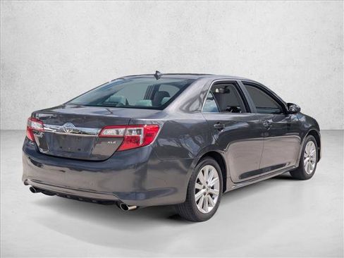 Used 2014 Toyota Camry XLE image 5