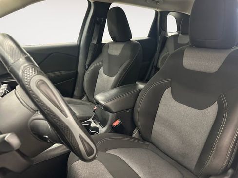 Used 2016 Jeep Cherokee Sport w/ Cold Weather Group image 9