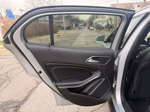 Used 2019 Mercedes-Benz GLA 250 4MATIC image 24