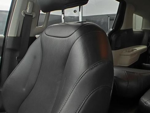 Used 2023 Kia Carnival LX FWD image 9