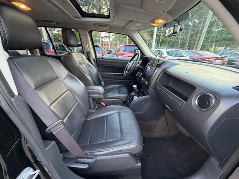 Used 2015 Jeep Patriot High Altitude AWD/4WD image 19