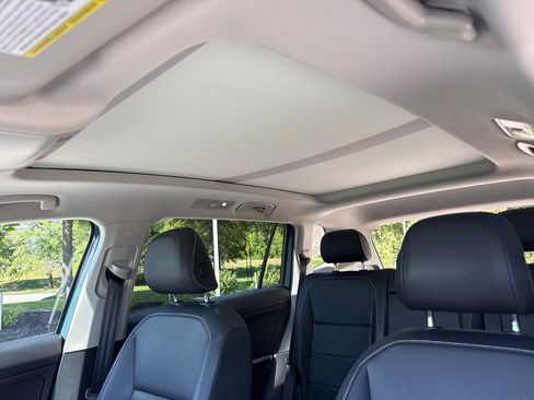Used 2021 Volkswagen Tiguan SEL AWD/4WD image 31