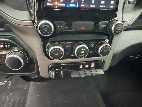 Used 2024 RAM 2500 Tradesman w/ Chrome Appearance Group image 32