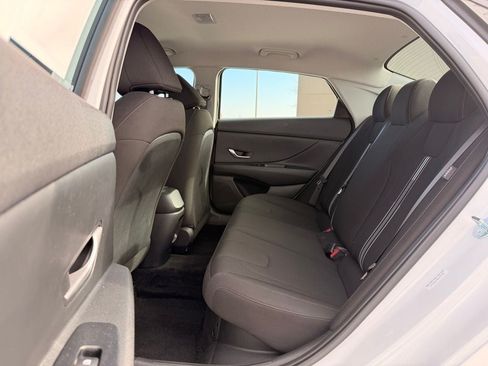 Used 2025 Hyundai Elantra Hybrid FWD image 25