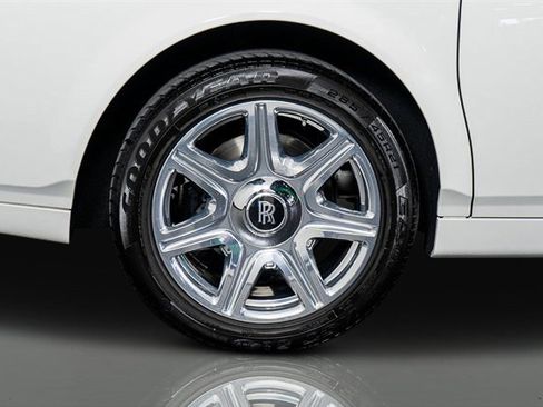 Used 2016 Rolls-Royce Phantom Sedan image 9