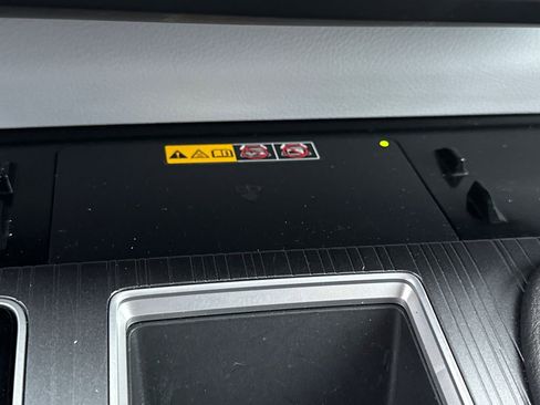 Used 2025 Toyota Sienna LE FWD image 30
