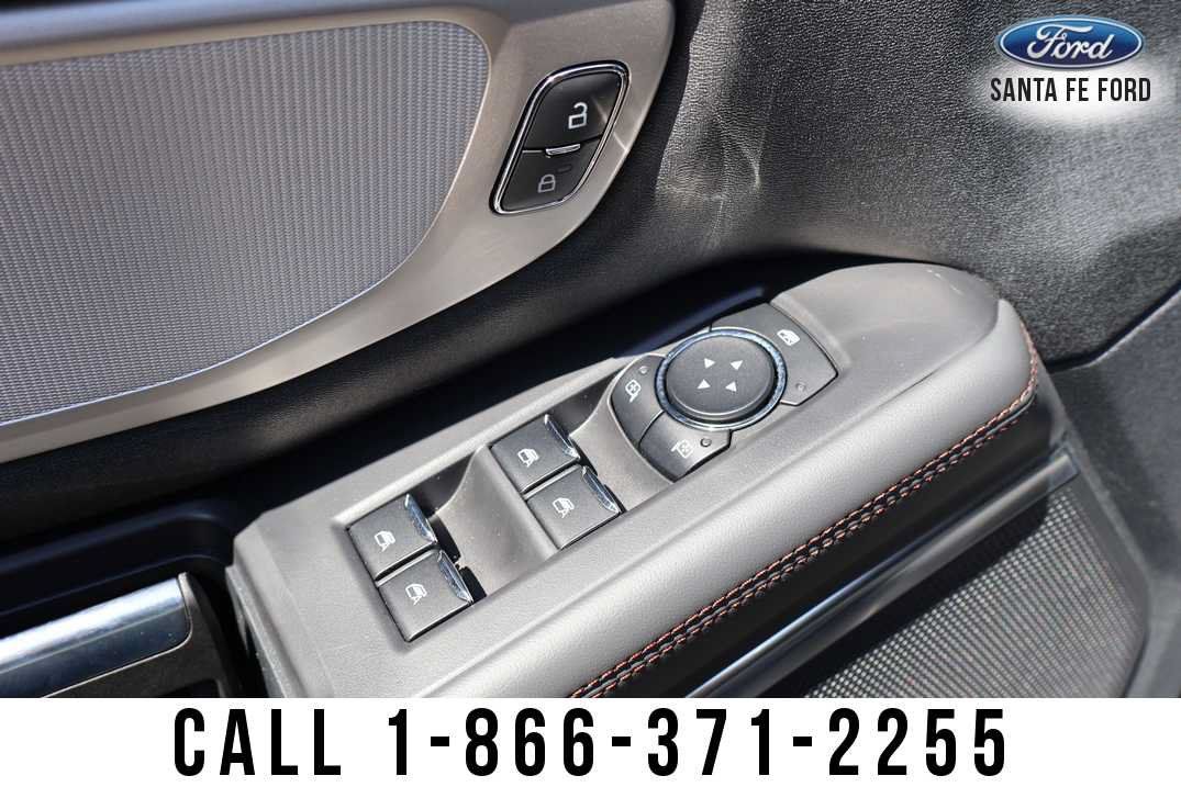 Used 2025 Ford Expedition Active RWD image 13