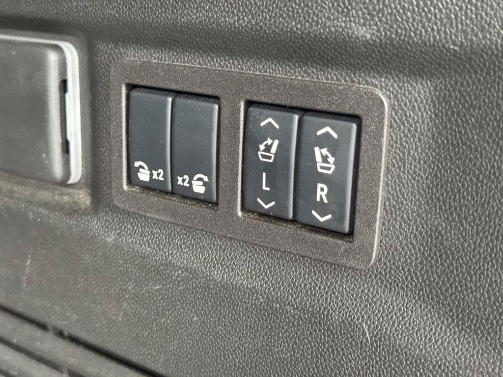Used 2024 Chevrolet Tahoe Premier AWD/4WD image 13