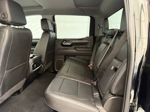 Used 2025 Chevrolet Silverado 1500 LTZ AWD/4WD image 18