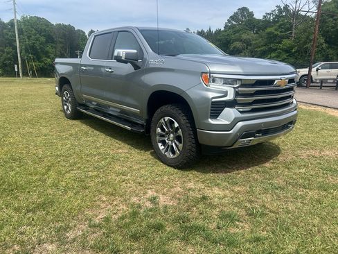 Used 2024 Chevrolet Silverado 1500 High Country w/ Z71 Off-Road Package AWD/4WD image 10