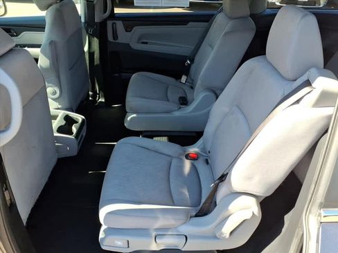 Used 2018 Honda Odyssey LX image 9