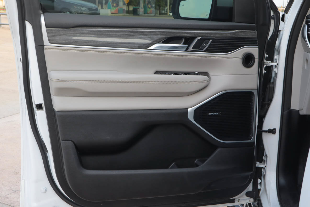 Used 2022 Jeep Wagoneer Series III w/ Flexible Seating Group AWD/4WD image 15