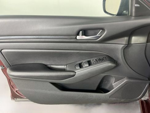 Used 2025 Nissan Altima 2.5 SV FWD image 19