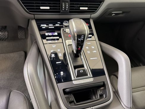 Used 2023 Porsche Cayenne Platinum Edition AWD/4WD image 15