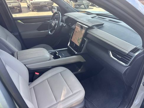 Used 2025 GMC Acadia Elevation w/ Elevation Premium Package FWD image 43