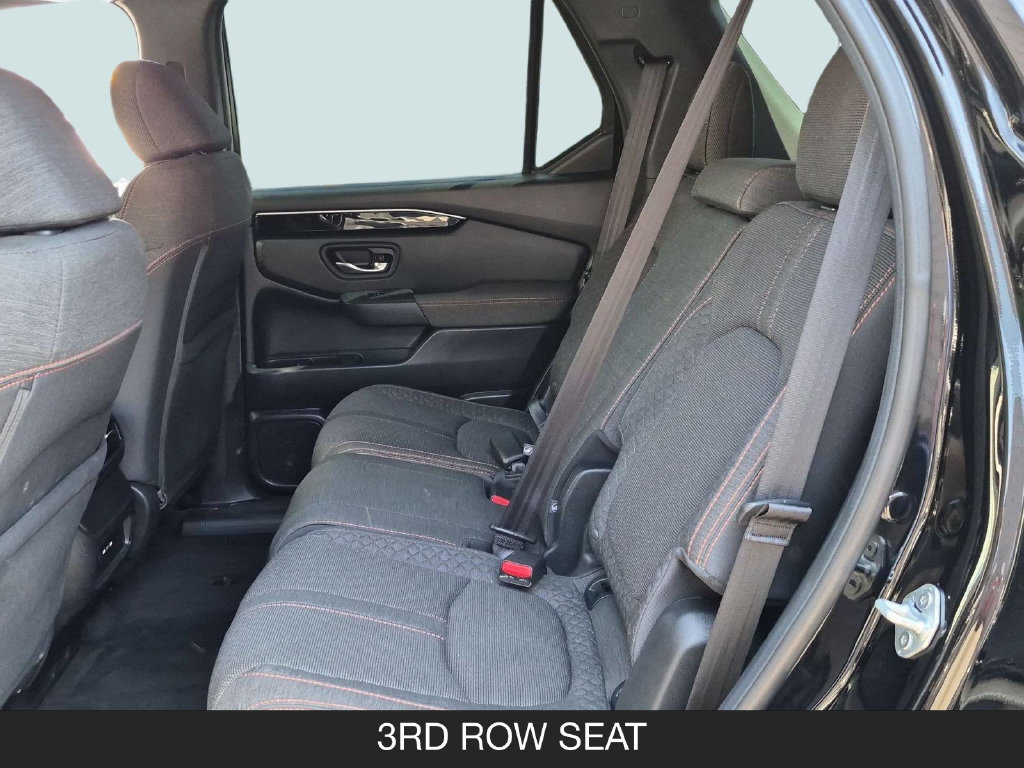 Used 2025 Honda Pilot Sport image 16