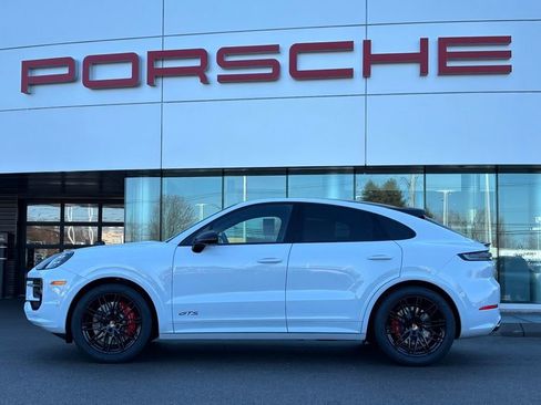 New 2026 Porsche Cayenne GTS image 2