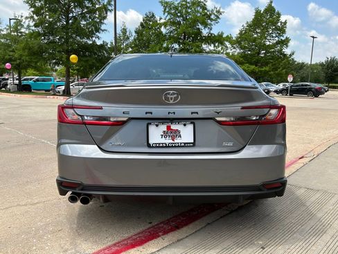 Used 2025 Toyota Camry SE FWD image 7