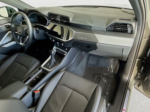 New 2025 Audi Q3 2.0T Premium image 29