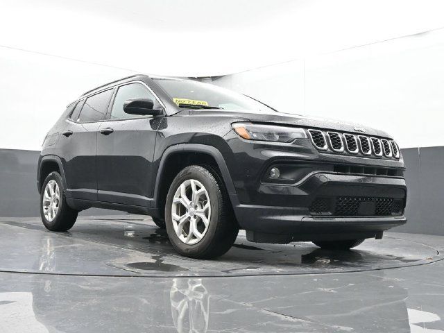 Used 2024 Jeep Compass Latitude AWD/4WD image 46