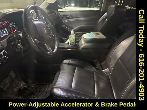 Used 2019 Chevrolet Suburban LT image 4