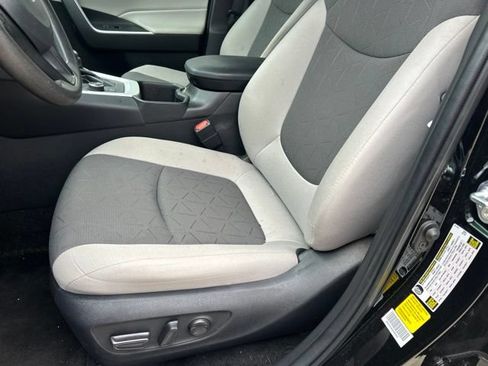 Used 2025 Toyota RAV4 XLE w/ Convenience Package AWD/4WD image 13