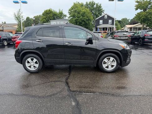 Used 2020 Chevrolet Trax LT w/ LT Convenience Package FWD image 5