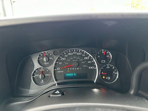 Used 2018 Chevrolet Express 2500 w/ Driver Convenience Package image 8