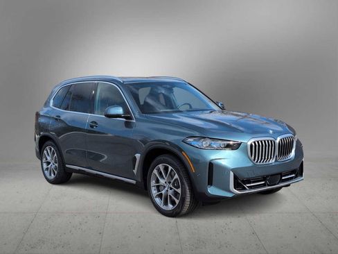 New 2026 BMW X5 xDrive50e image 2