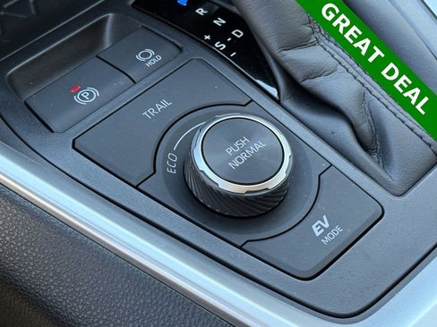 Used 2025 Toyota RAV4 LE image 22