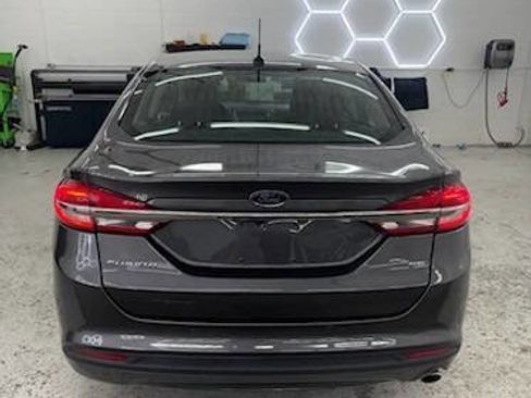 Used 2017 Ford Fusion SE w/ Fusion SE Technology Package image 6