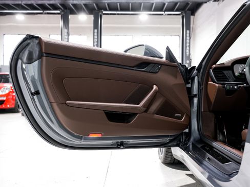 Used 2025 Porsche 911 Targa 4 GTS image 30