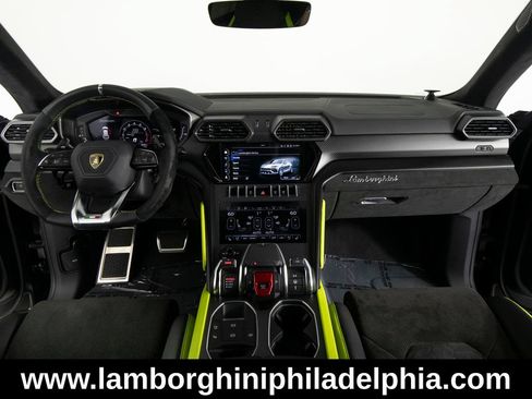 Used 2022 Lamborghini Urus AWD/4WD image 36