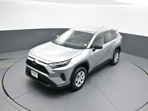 Certified 2025 Toyota RAV4 LE image 33