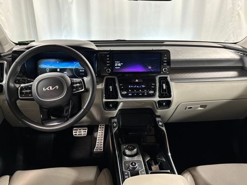 Certified 2023 Kia Sorento SX Prestige image 4