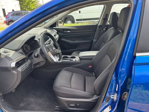Used 2025 Nissan Altima 2.5 SV FWD image 27