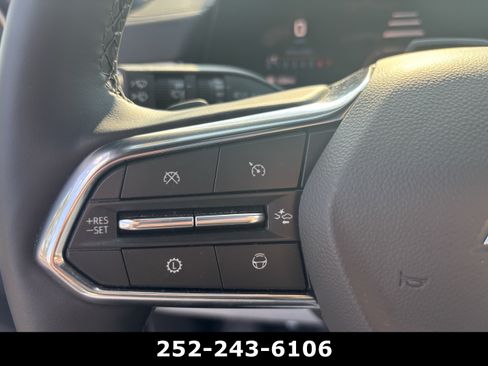 Used 2025 Chevrolet Suburban Premier RWD image 36