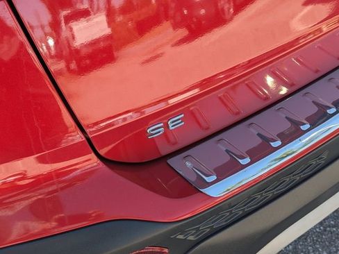 Certified 2023 Volkswagen Taos SE w/ Panoramic Sunroof Package image 16