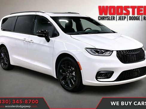 New 2026 Chrysler Pacifica Limited w/ S Appearance Package FWD image 1